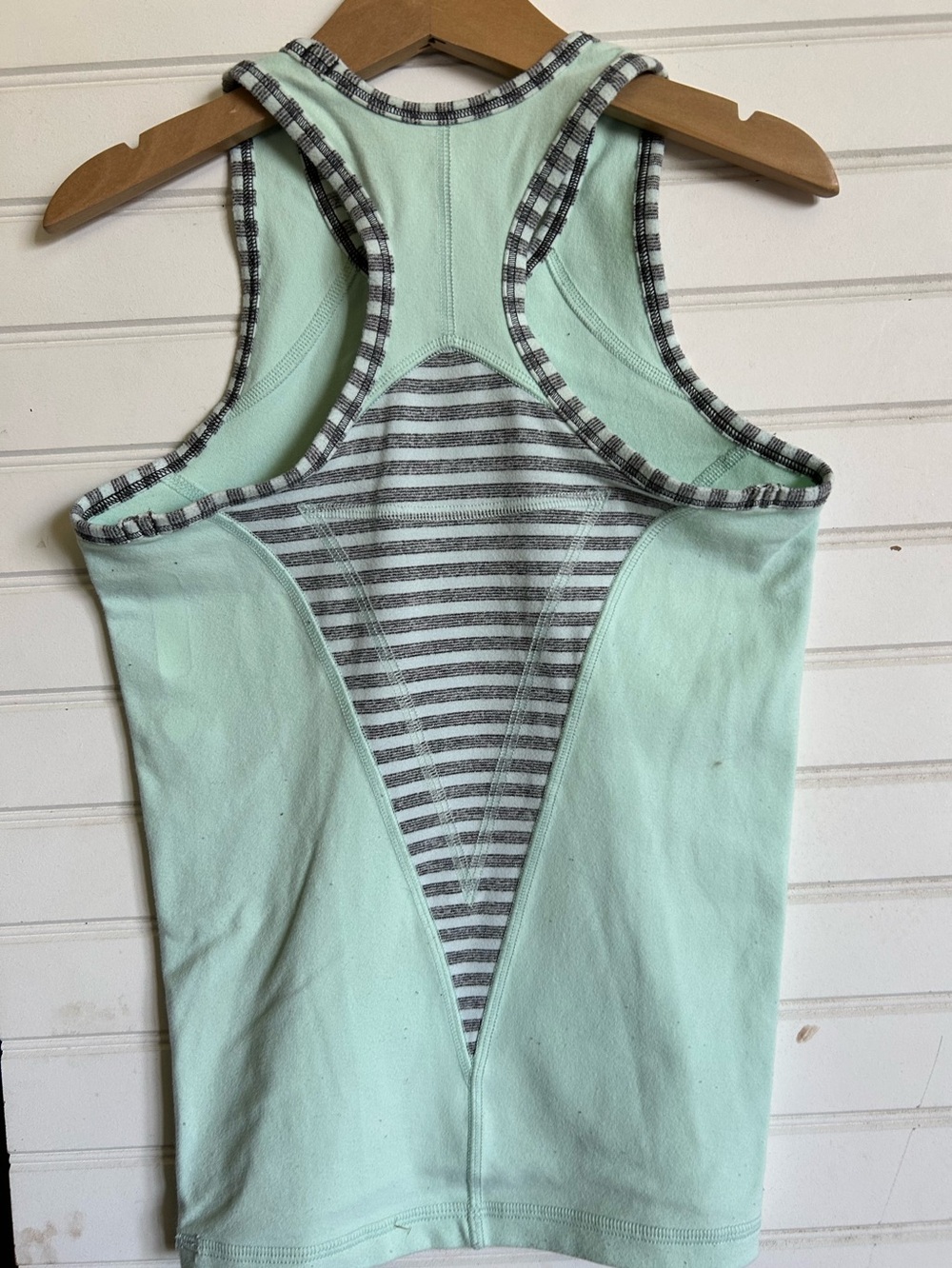 IVIVVA by LULULEMON girls size 8 racer back tank